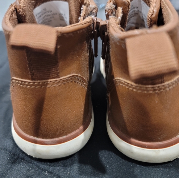 (2) Kid Boots Size 9 - Picture 4 of 5